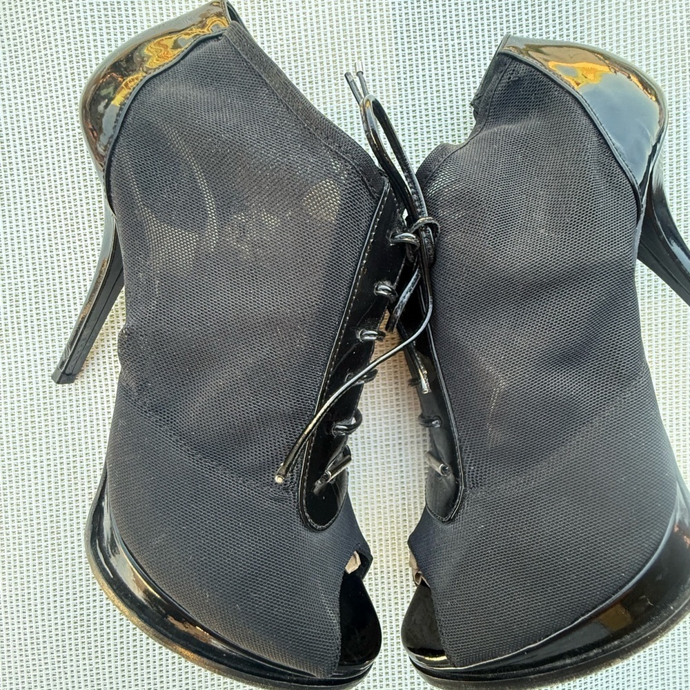 Christian Dior Patent Leather And Mesh
Peep Toe Lace Up Heeled Ankle Booti39 1/2 - Picture 4 of 14